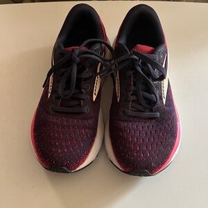 Brooks Women's Athletic Shoes - Black and Red